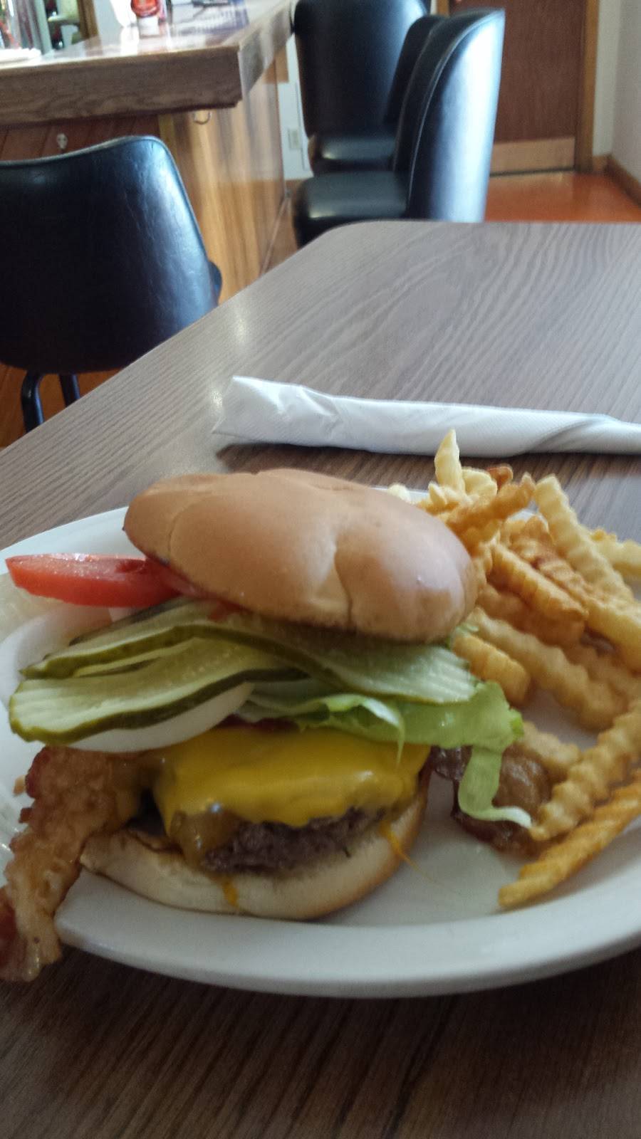 Brickyard Bar & Grill | restaurant | 102 Main St, East Galesburg, IL 61430, USA | 3093437750 OR +1 309-343-7750