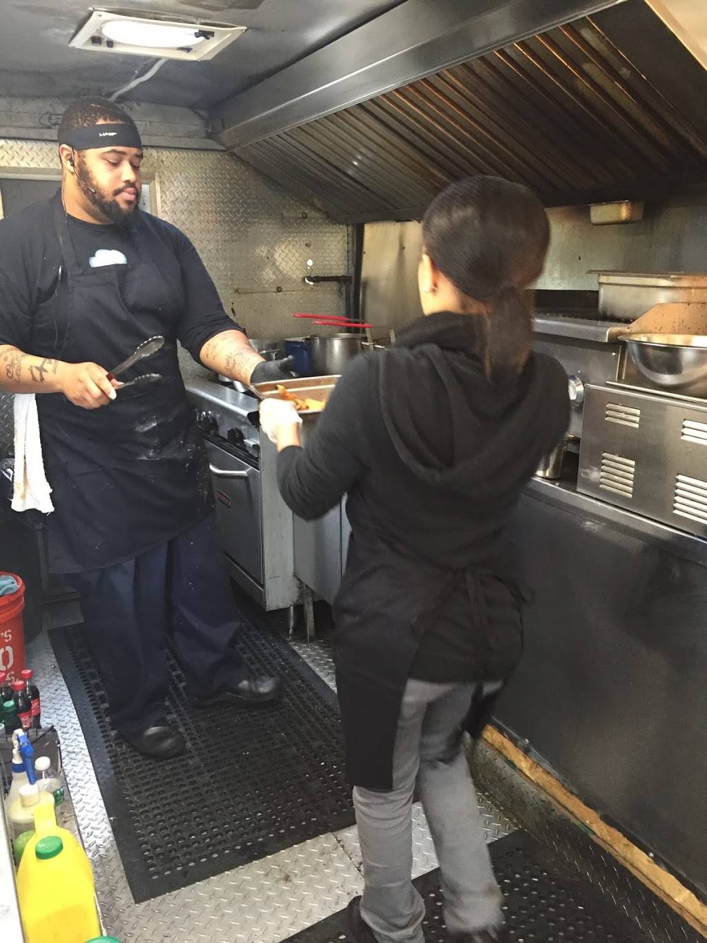 Chef Dontes Delicious Dishes | restaurant | 6100 N Broad St, Philadelphia, PA 19141, USA | 2674711435 OR +1 267-471-1435