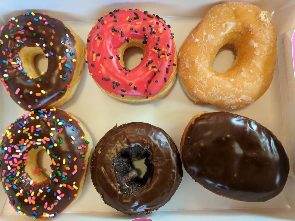 Dunkin | bakery | 1575 Main St, Willimantic, CT 06226, USA | 8604509791 OR +1 860-450-9791