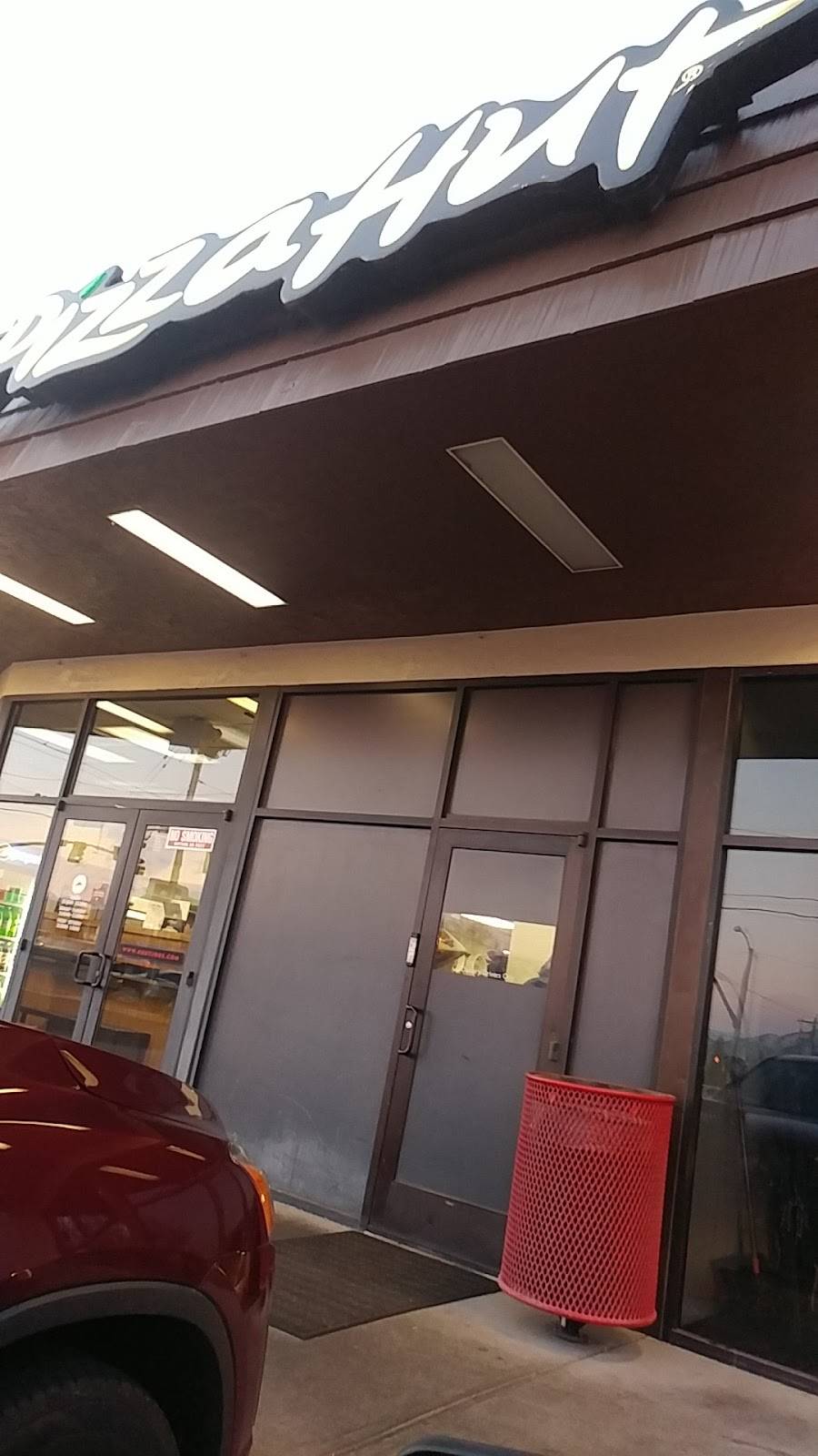 Pizza Hut | meal takeaway | 4795 S 1900 W, Roy, UT 84067, USA | 8017732000 OR +1 801-773-2000