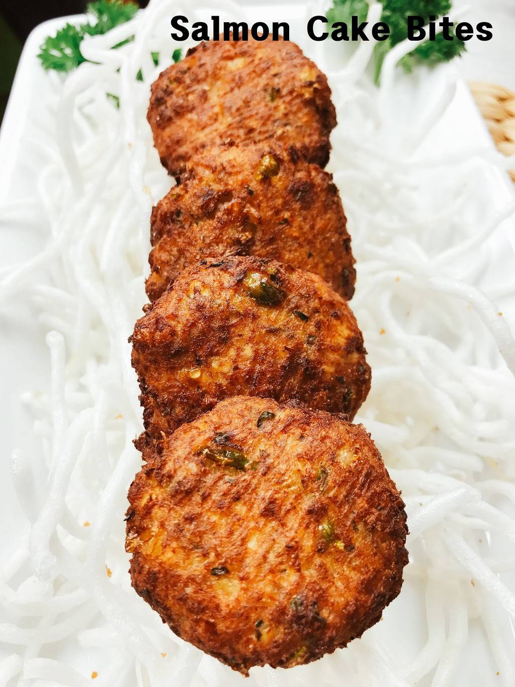 Mid Atlantic Seafood | restaurant | 6500 New Hampshire Ave, Takoma Park, MD 20912, USA | 3012701262 OR +1 301-270-1262