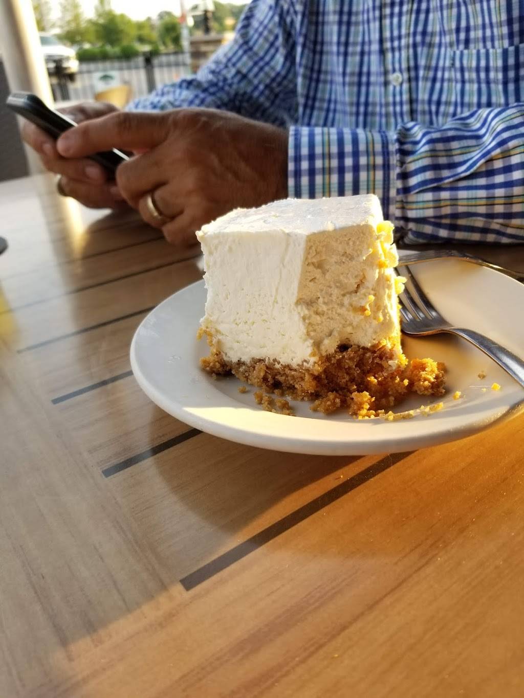 Charlies | restaurant | 1631 Toll Gate Dr, Maumee, OH 43537, USA | 4197947870 OR +1 419-794-7870