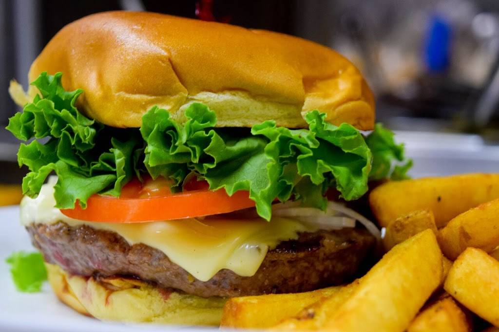 Riverdale Diner | restaurant | 521 River Rd, Shelton, CT 06484, USA | 2039244084 OR +1 203-924-4084