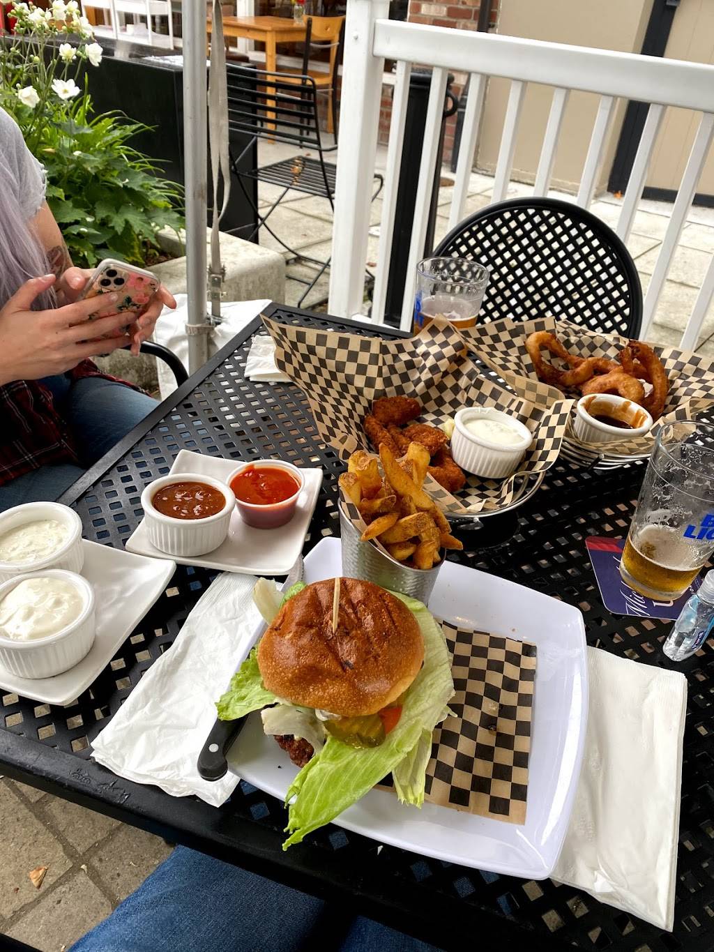 The Bison | restaurant | 10111 Main St, Bothell, WA 98011, USA | 4253980111 OR +1 425-398-0111