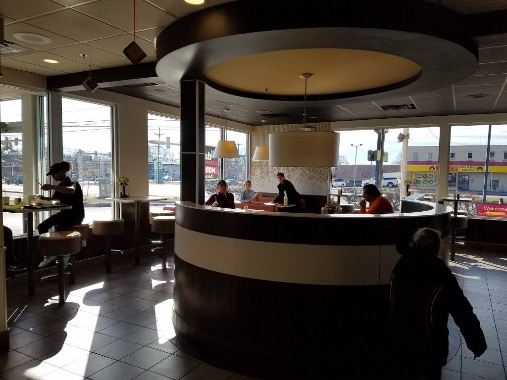 McDonalds | cafe | 2601 West Chester Pike, Broomall, PA 19008, USA | 6103250615 OR +1 610-325-0615