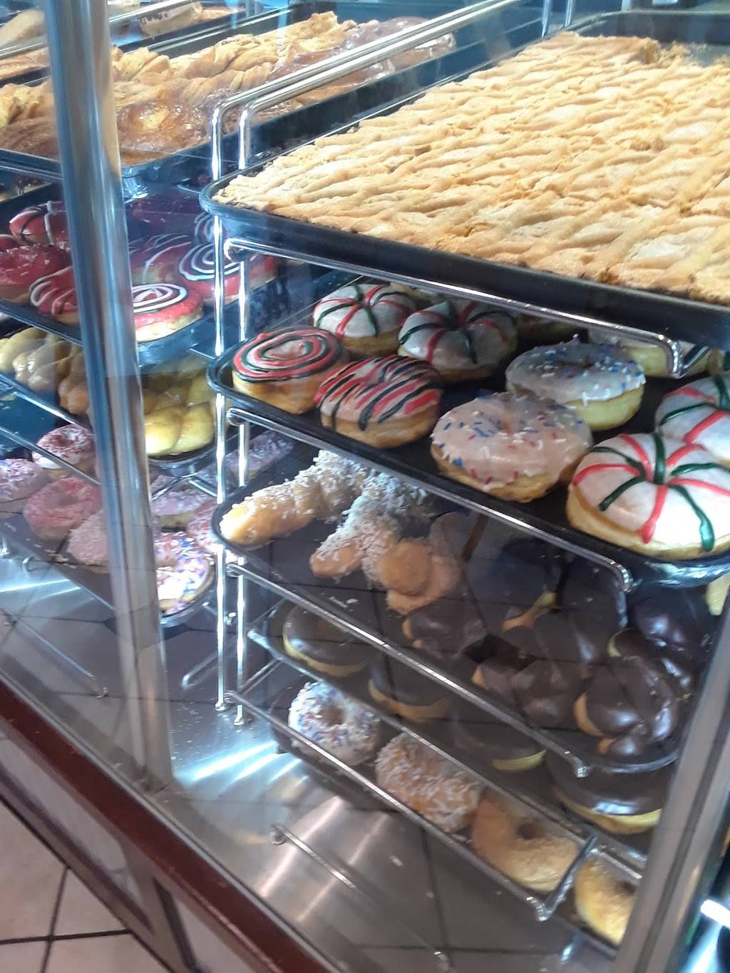 Yum Yum Donuts | cafe | 11699 W Magnolia Blvd, North Hollywood, CA 91601, USA | 8187609054 OR +1 818-760-9054