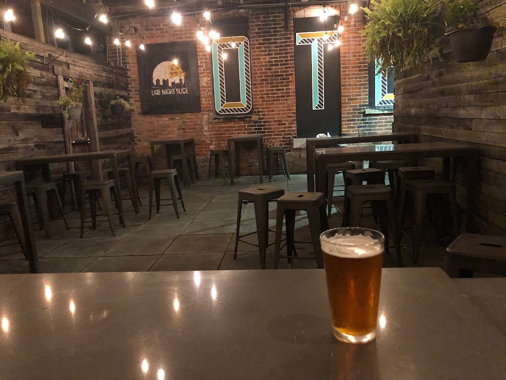 Mikeys Late Night Slice | restaurant | 892 Oak St, Columbus, OH 43205, USA | 6149271136 OR +1 614-927-1136