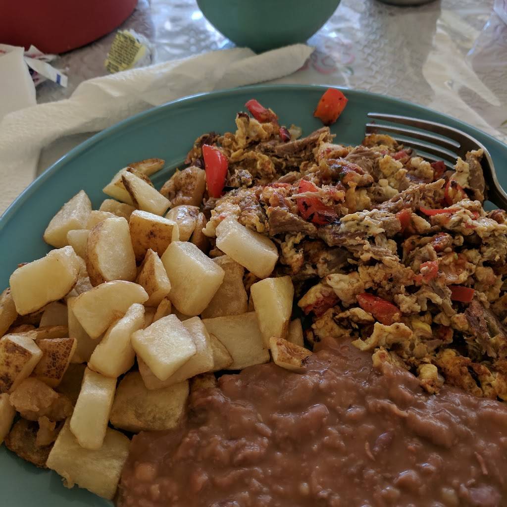 Moms Drive-In | restaurant | Trio Rd, 5923 Juanche Ave, Tranquillity, CA 93668, USA | 5596987286 OR +1 559-698-7286