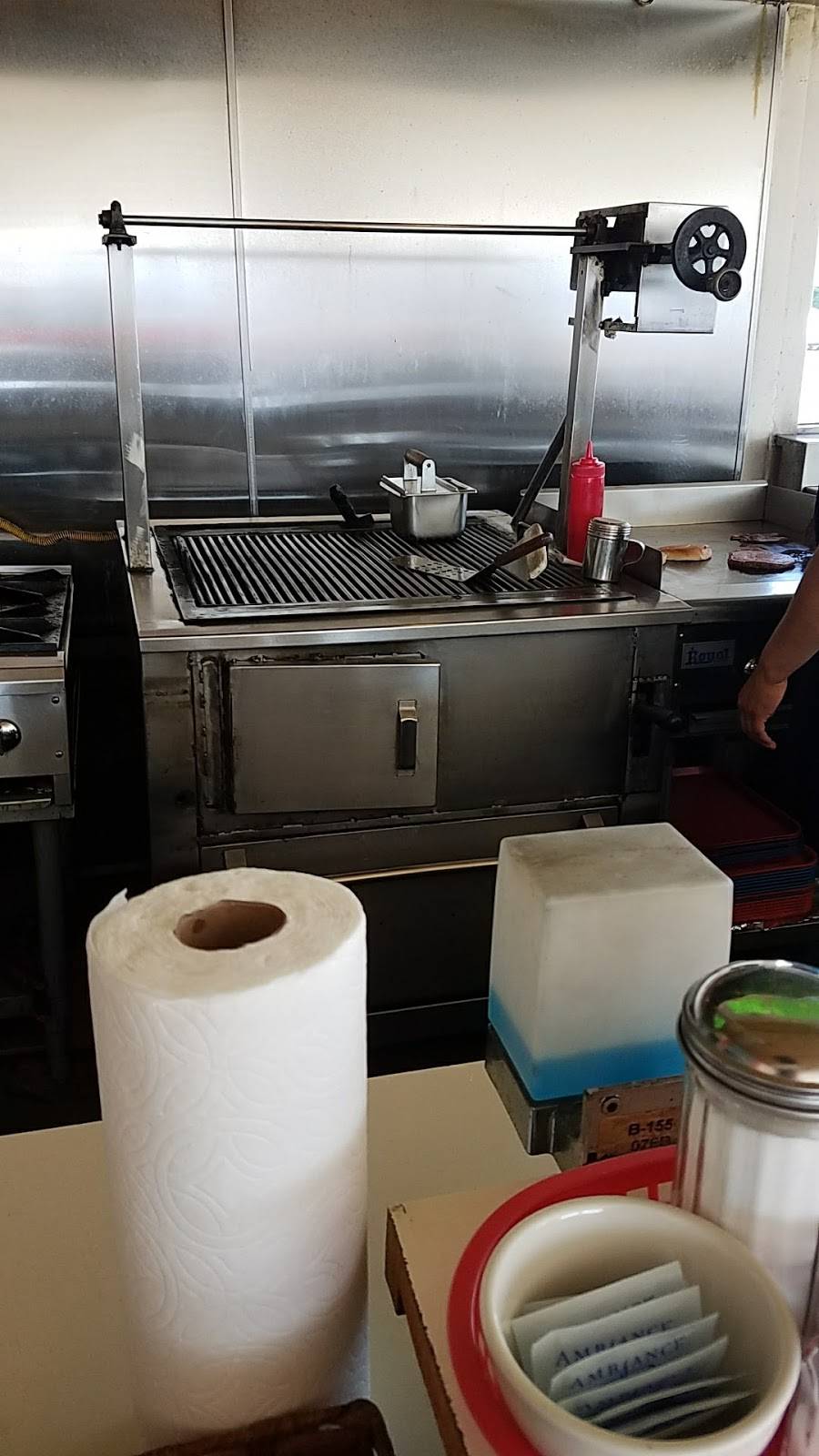 PupHut | restaurant | 12505 San Pablo Ave, Richmond, CA 94805, USA | 5102355456 OR +1 510-235-5456