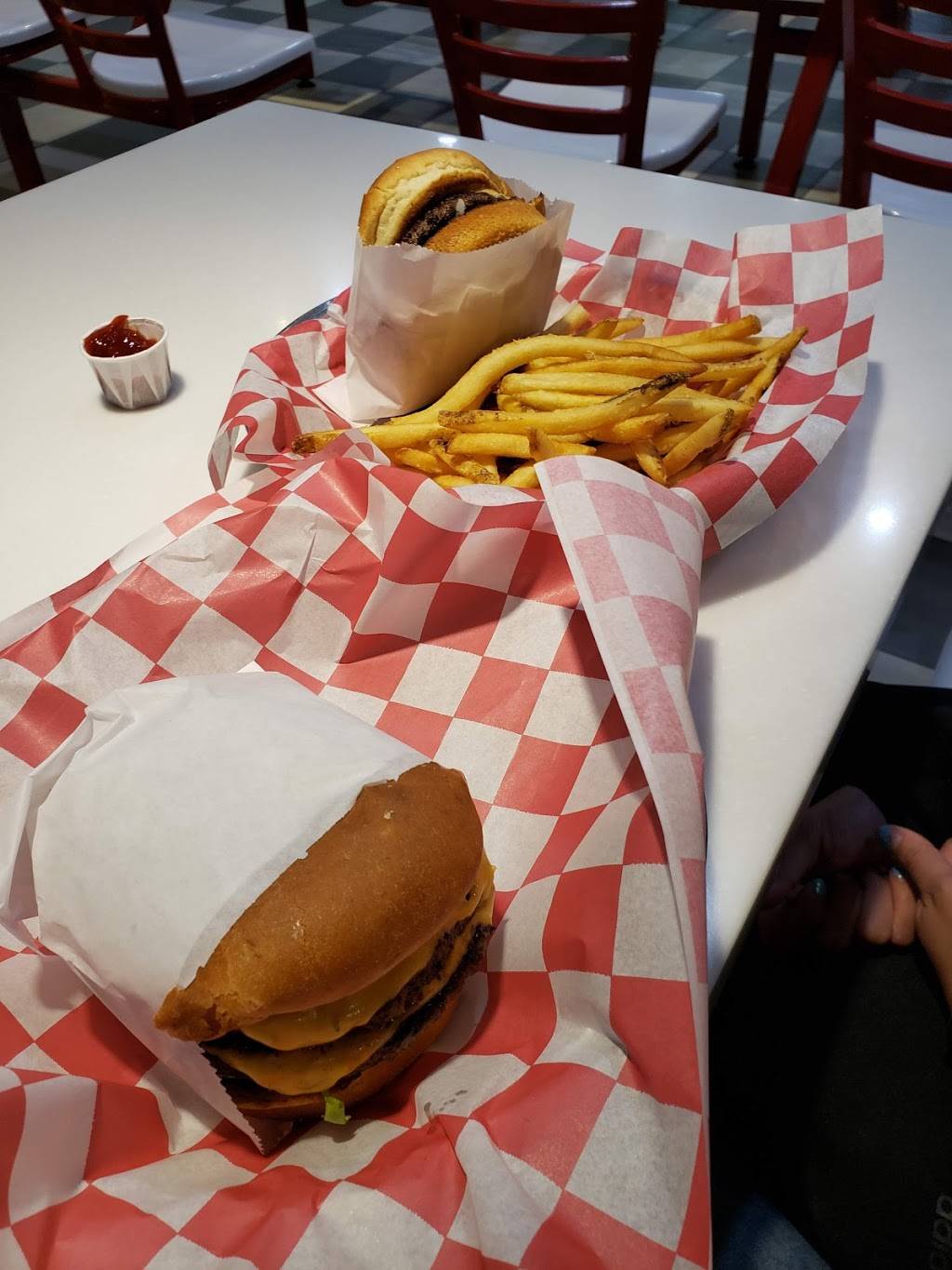 California Burgerz | restaurant | 12045 Conant St, Hamtramck, MI 48212, USA | 3137038000 OR +1 313-703-8000