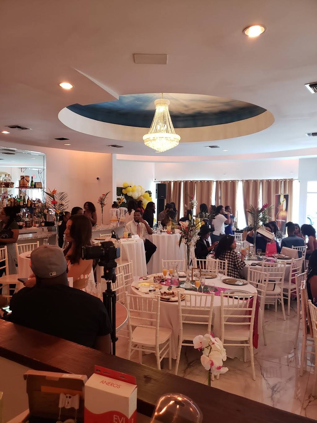 Leonas Palace | restaurant | 2029 Harrison St, Hollywood, FL 33020, USA | 9543429035 OR +1 954-342-9035