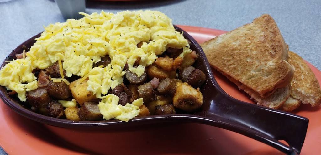 Carolinas Diner | restaurant | 5605 W Friendly Ave Ste E, Greensboro, NC 27410, USA | 3362979363 OR +1 336-297-9363