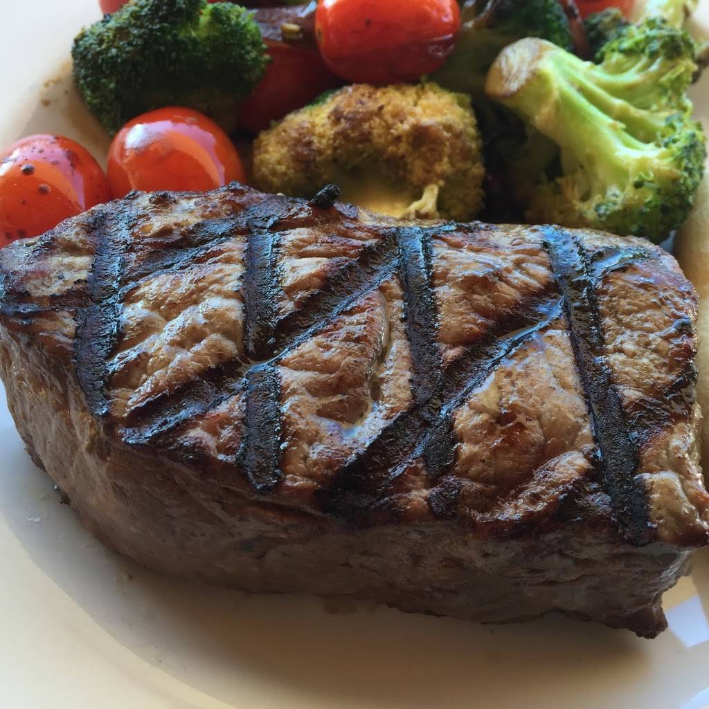 Fairways and Greens Restaurant | restaurant | 2052 Country Club Rd, Lincolnton, NC 28092, USA | 7047324662 OR +1 704-732-4662