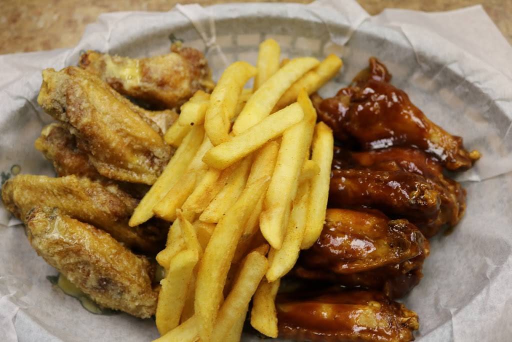 Mighty Wings | restaurant | 2330 Fortune Rd, Kissimmee, FL 34744, USA | 4079786023 OR +1 407-978-6023
