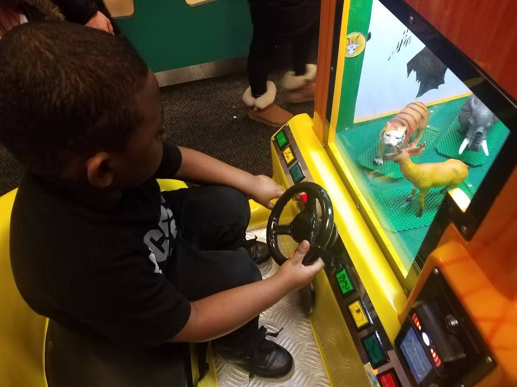 Chuck E. Cheese | restaurant | 201 E Auburn Rd, Rochester Hills, MI 48307, USA | 2482994540 OR +1 248-299-4540