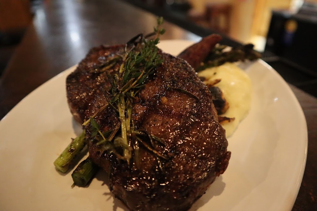 Hmong House | restaurant | 2112 11th Ave, North St Paul, MN 55109, USA | 6517972448 OR +1 651-797-2448