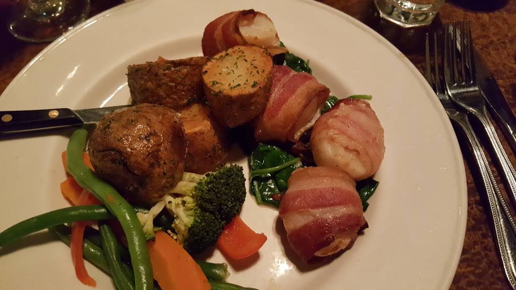 Remingtons Restaurant | restaurant | 425 Merchants Rd, Rochester, NY 14609, USA | 5854824434 OR +1 585-482-4434