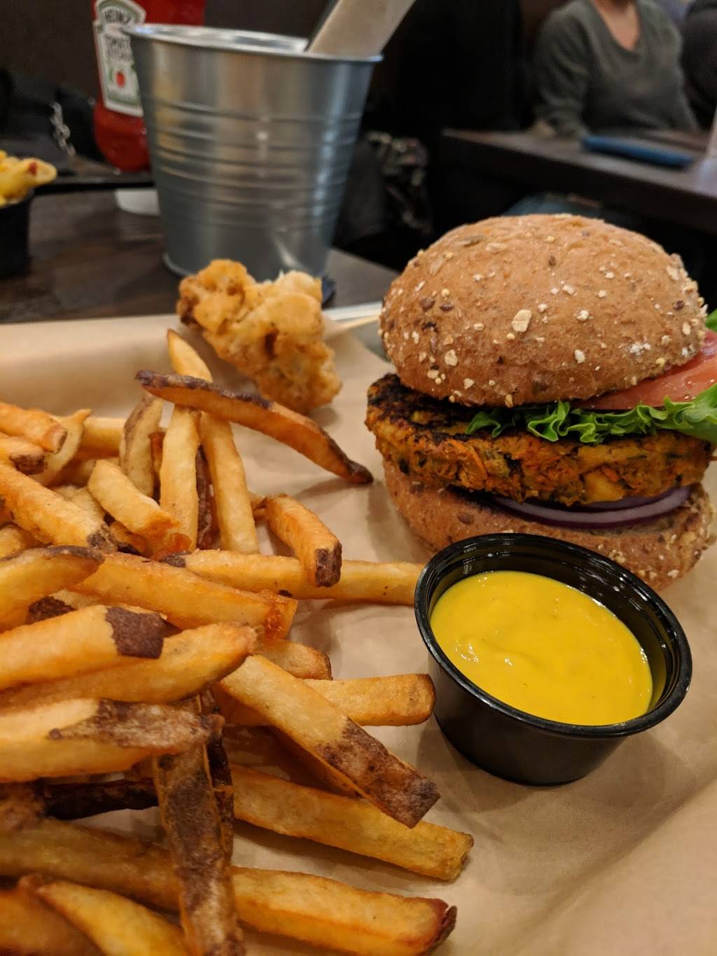 Broderick Roadhouse | restaurant | 185 Placerville Rd, Folsom, CA 95630, USA | 9169869785 OR +1 916-986-9785