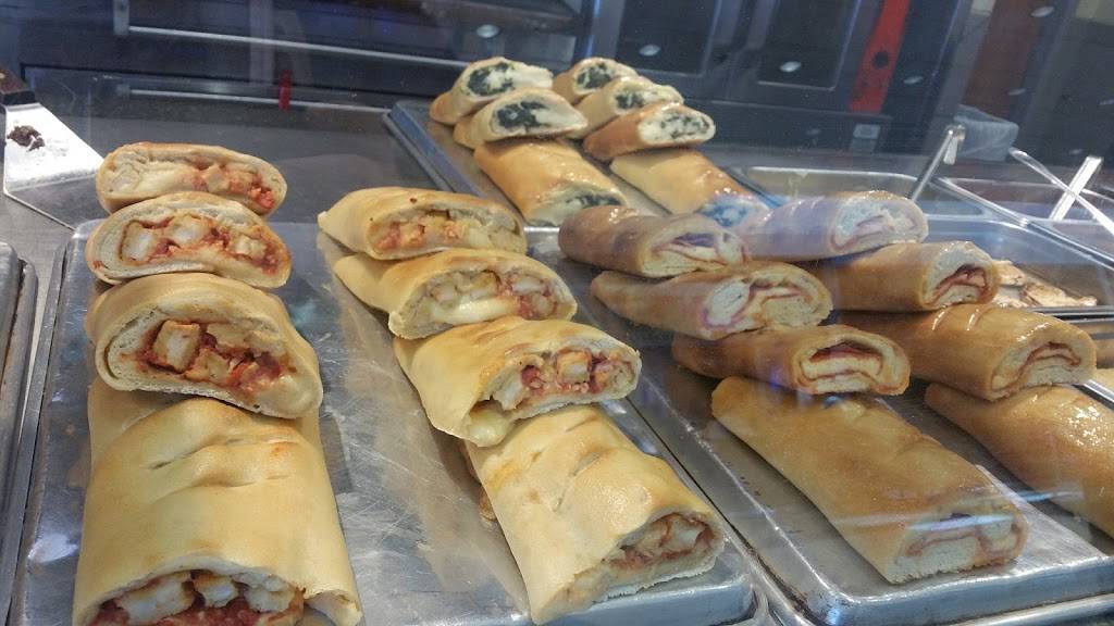 Famous Famiglia | restaurant | 6000 N Terminal Pkwy, Atlanta, GA 30320, USA | 4047621577 OR +1 404-762-1577