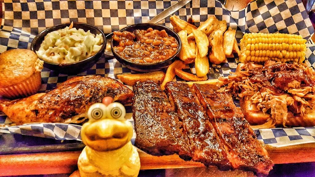 Famous Daves Bar-B-Que | restaurant | 1060 Corporate Dr, Westbury, NY 11590, USA | 5168327300 OR +1 516-832-7300
