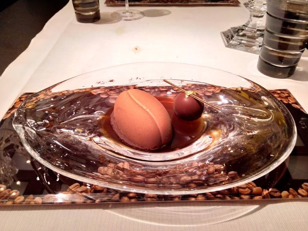 Joel Robuchon | restaurant | MGM Grand, 3799 S Las Vegas Blvd, Las Vegas, NV 89109, USA | 7028917925 OR +1 702-891-7925