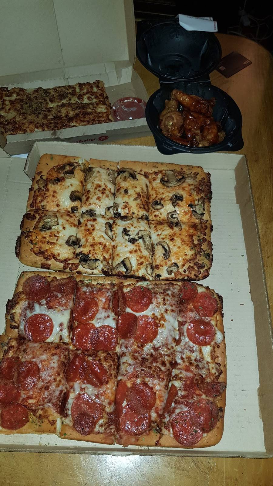 Pizza Hut | meal delivery | 718 N Federal Hwy, Hallandale Beach, FL 33009, USA | 9544588800 OR +1 954-458-8800