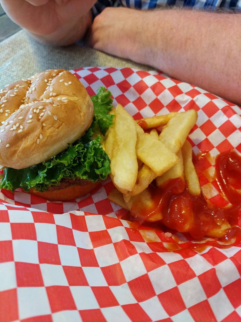 B & Als Grill | restaurant | 1558 W Main St, Sylva, NC 28779, USA | 8285865686 OR +1 828-586-5686