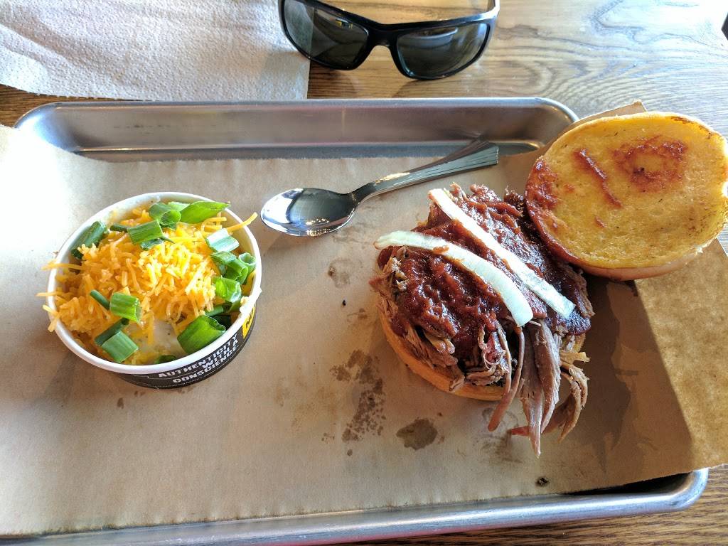 Dickeys Barbecue Pit | restaurant | 7451 Youree Dr # 28, Shreveport, LA 71105, USA | 3182176070 OR +1 318-217-6070