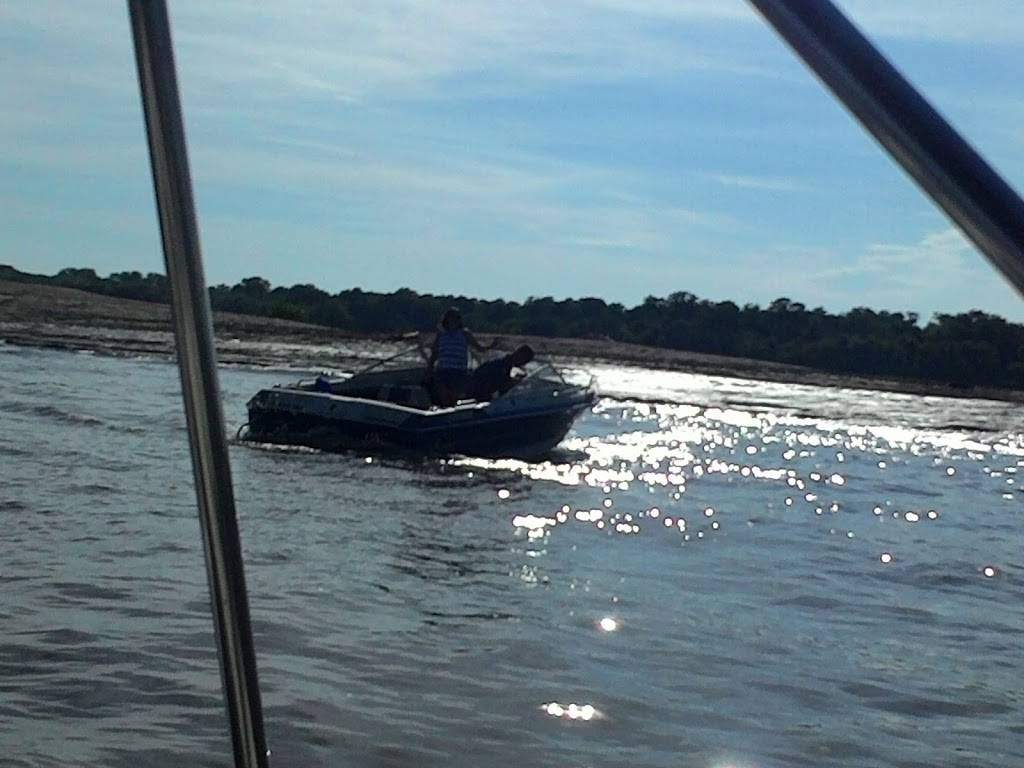 Duck Club Yacht Club | restaurant | 6257 Hwy V, St Charles, MO 63301, USA | 6362504321 OR +1 636-250-4321