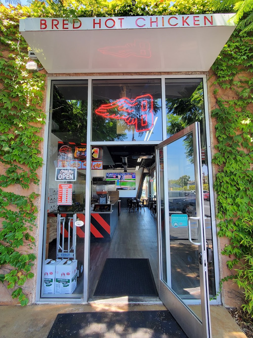 Breds Nashville Hot Chicken | meal takeaway | 2930 Bristol St suite A104, Costa Mesa, CA 92626, USA | 7146969468 OR +1 714-696-9468