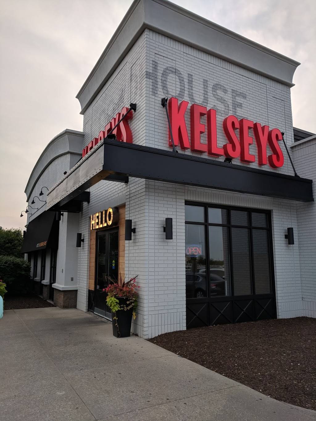 Kelseys Original Roadhouse | restaurant | 221 Glendale Ave, St. Catharines, ON L2T 2K9, Canada | 9056841145 OR +1 905-684-1145