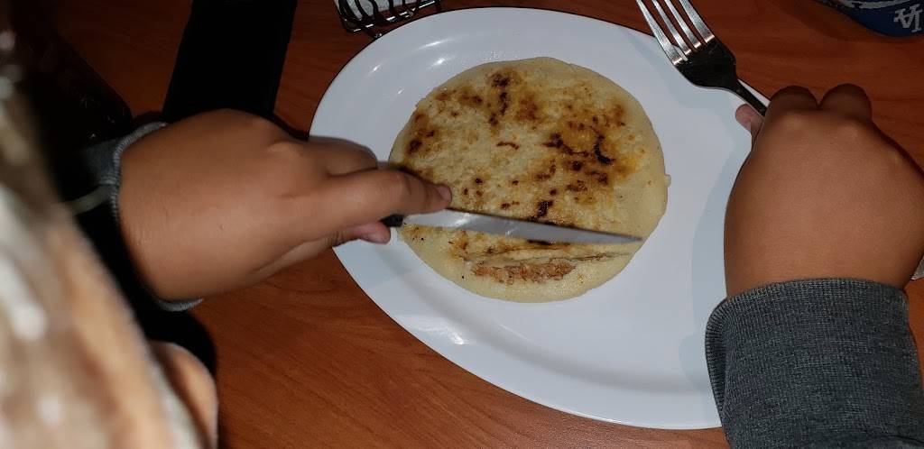 Alpha pupuseria | restaurant | 3970 N Sierra Way, San Bernardino, CA 92405, USA | 9096836265 OR +1 909-683-6265