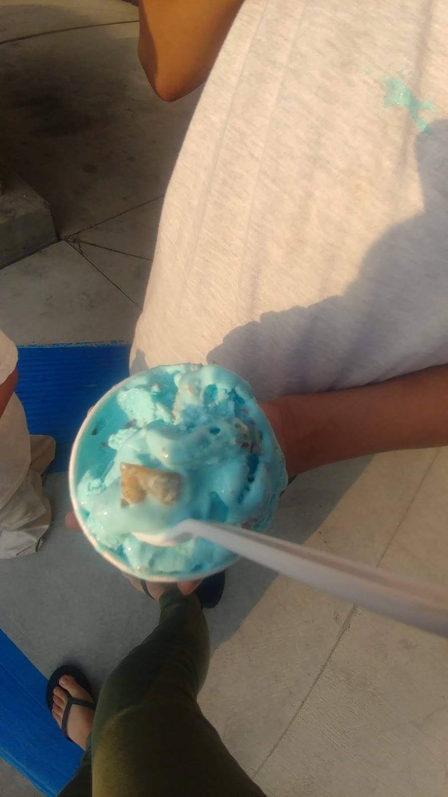 Cold Stone Creamery | bakery | 186 N 12th Ave, Ste 111, Hanford, CA 93230, USA | 5595839000 OR +1 559-583-9000