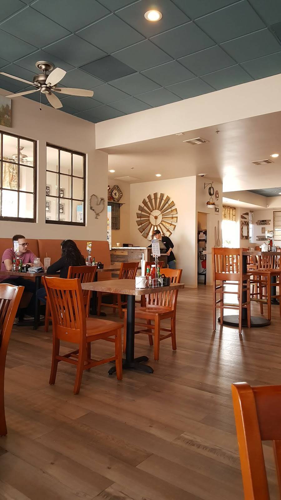 Henhouse Cafe | restaurant | 805 N Dobson Rd, Mesa, AZ 85201, USA | 4805507474 OR +1 480-550-7474