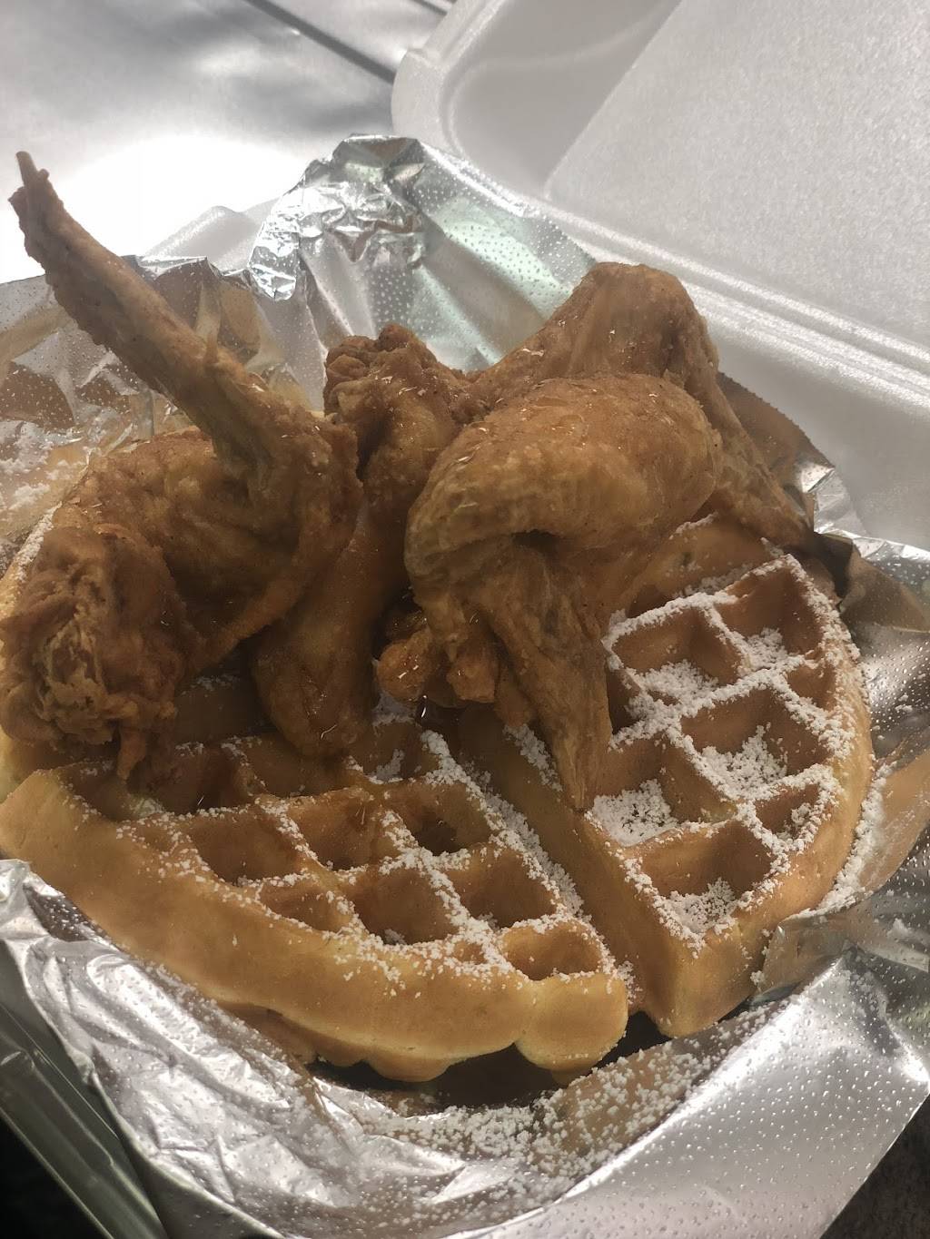 Pyramid Soul Food & Grill | restaurant | 2142 Lee Rd, Cleveland Heights, OH 44118, USA | 2162851607 OR +1 216-285-1607