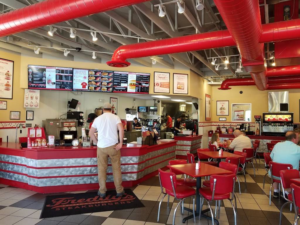 Freddys Frozen Custard & Steakburgers | restaurant | 2660 W Belleview Ave, Littleton, CO 80123, USA | 3037302999 OR +1 303-730-2999