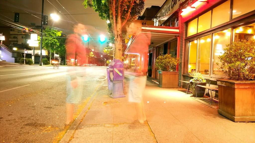 Pazzos on Eastlake Restaurant and Bar | restaurant | 2307 Eastlake Ave E, Seattle, WA 98102, USA | 2063296558 OR +1 206-329-6558