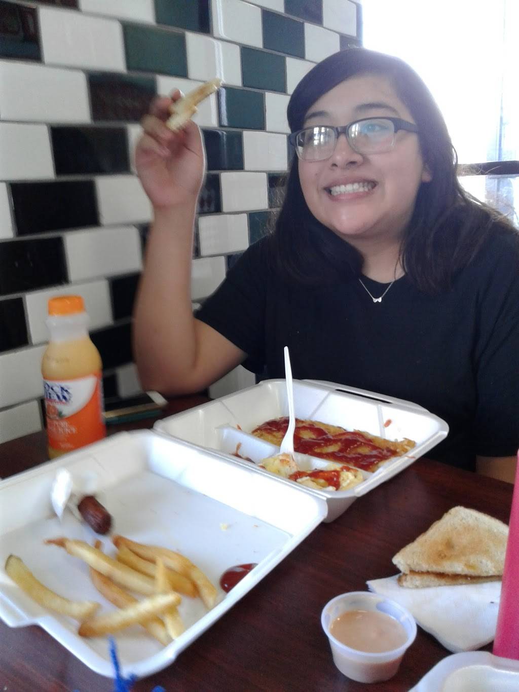 Tams Burgers | restaurant | 5837 S Figueroa St, Los Angeles, CA 90003, USA | 3237520064 OR +1 323-752-0064