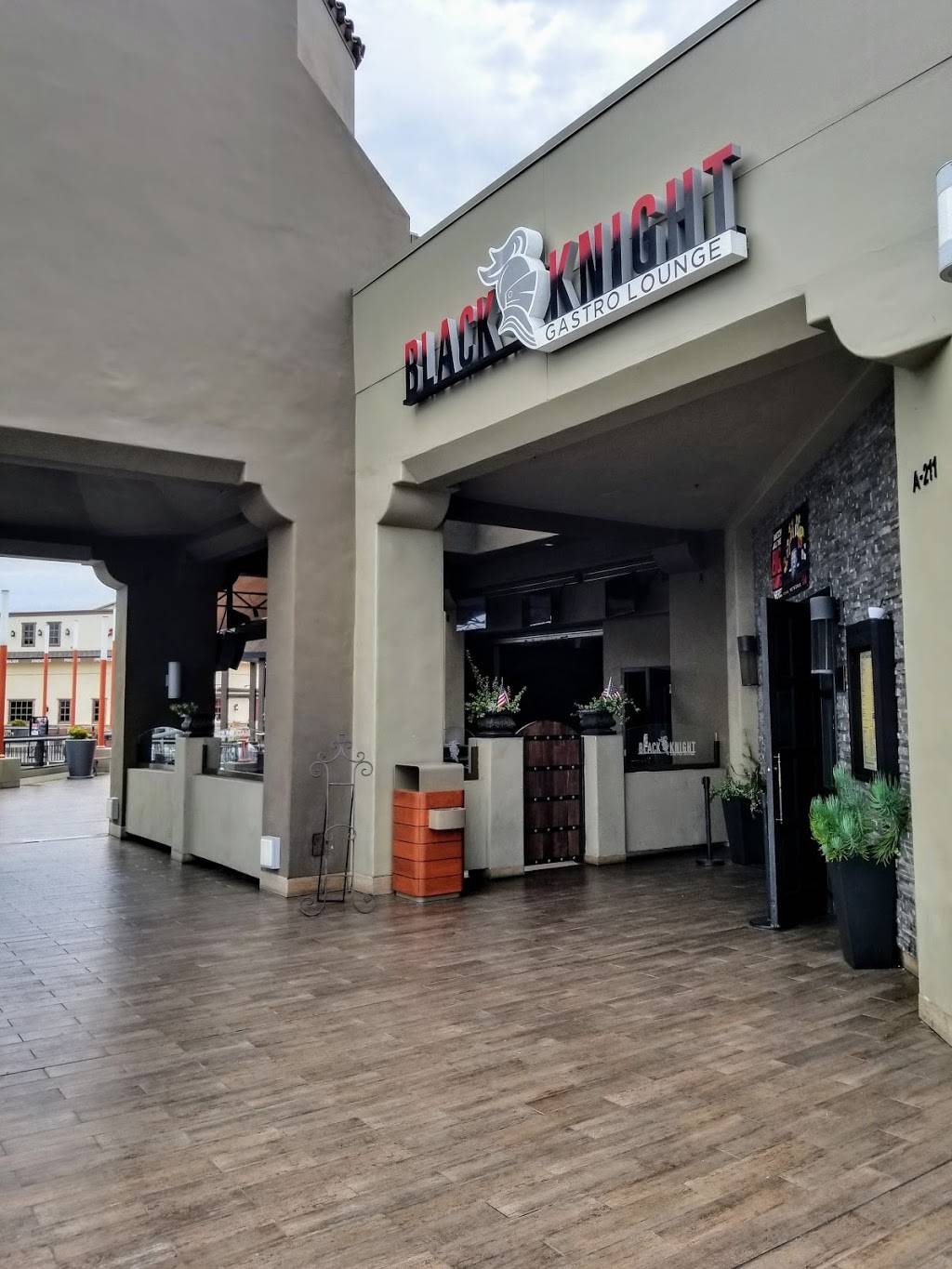 Black Knight | restaurant | 1870 Harbor Blvd, Costa Mesa, CA 92627, USA | 9496462401 OR +1 949-646-2401