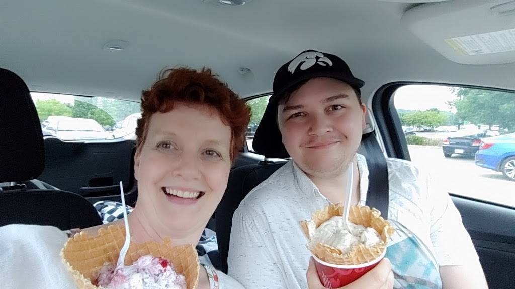 Cold Stone Creamery | bakery | 921 25th Ave, Coralville, IA 52241, USA | 3193417900 OR +1 319-341-7900