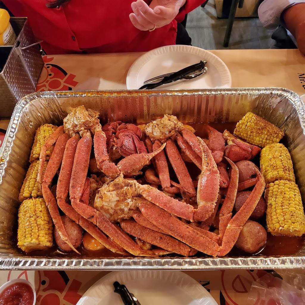 Mr. & Mrs. Crab | restaurant | 4426 W Gandy Blvd, Tampa, FL 33611, USA | 8135155828 OR +1 813-515-5828