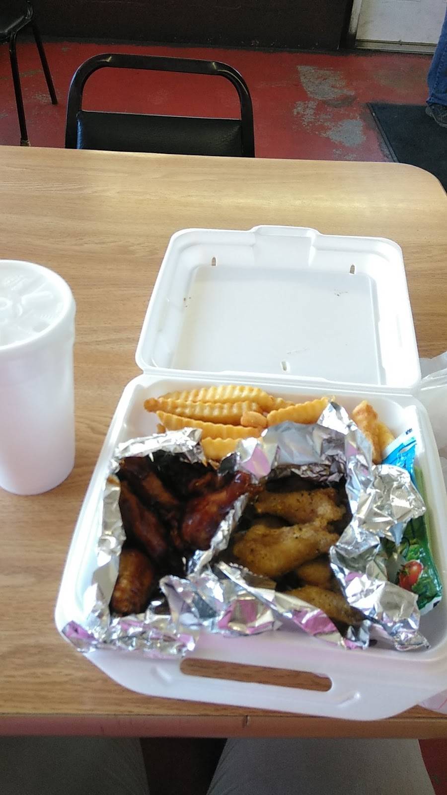 T Town Wings | restaurant | 221 Haynes St, Talladega, AL 35160, USA | 2563621313 OR +1 256-362-1313