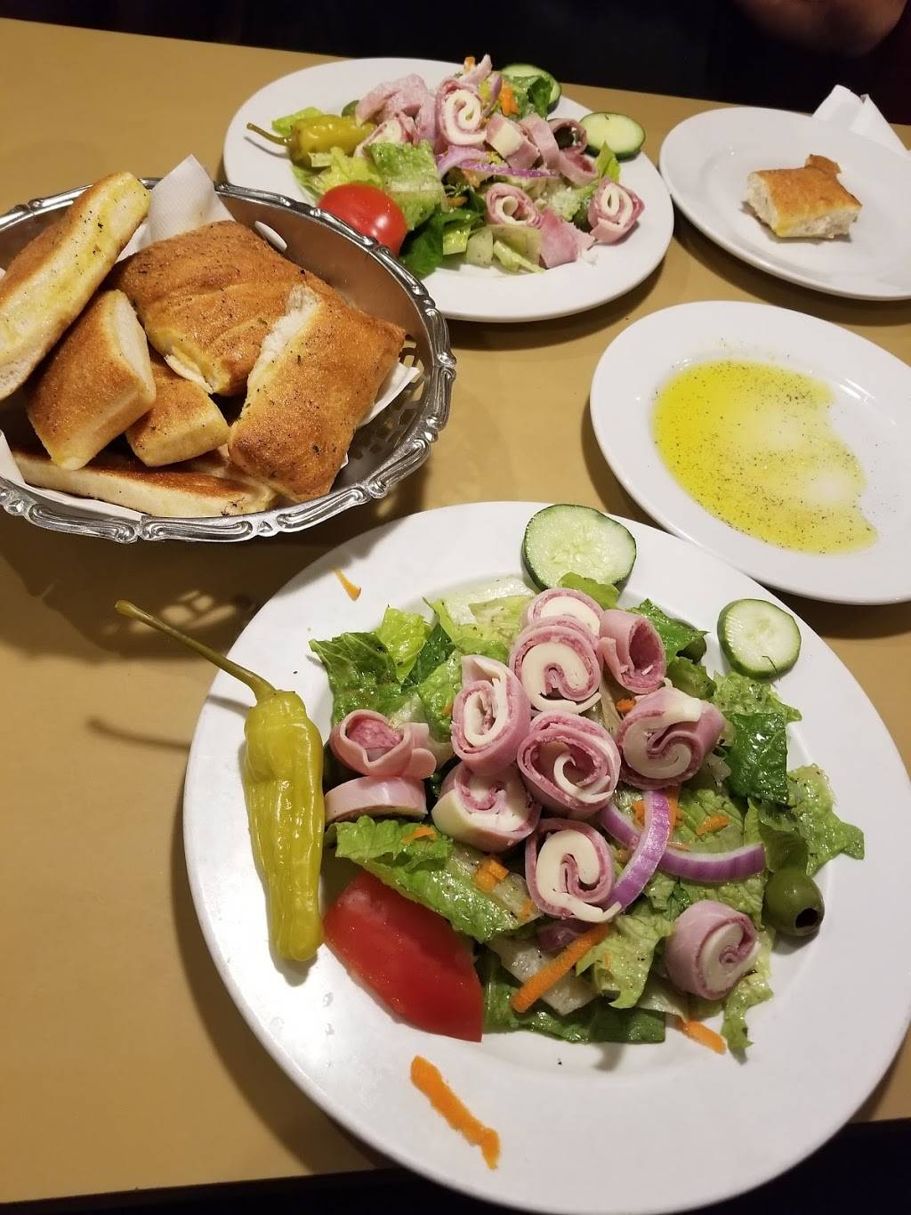 Roman Village Cucina Italiana | restaurant | 9924 Dix Ave, Dearborn, MI 48120, USA | 3138422100 OR +1 313-842-2100