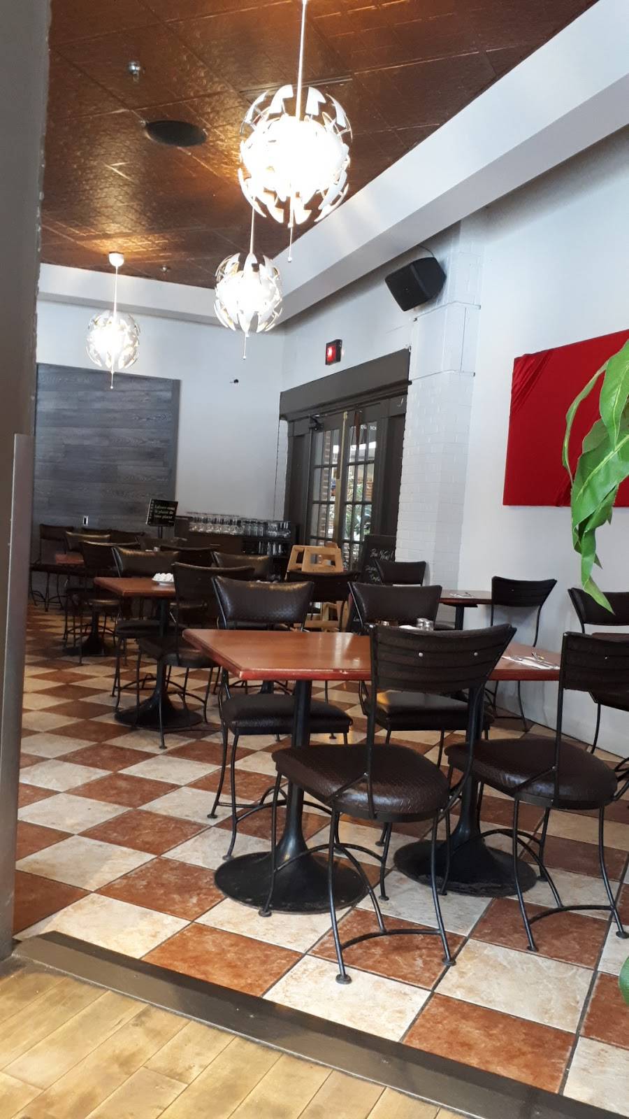 Bistro a LEnvers | restaurant | 3700 Rue du Campanile, Québec, QC G1X 4G6, Canada | 4186585599 OR +1 418-658-5599