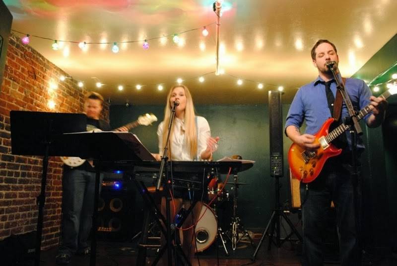 Sandrinis Public House | restaurant | 1918 Eye St, Bakersfield, CA 93301, USA | 6613228900 OR +1 661-322-8900