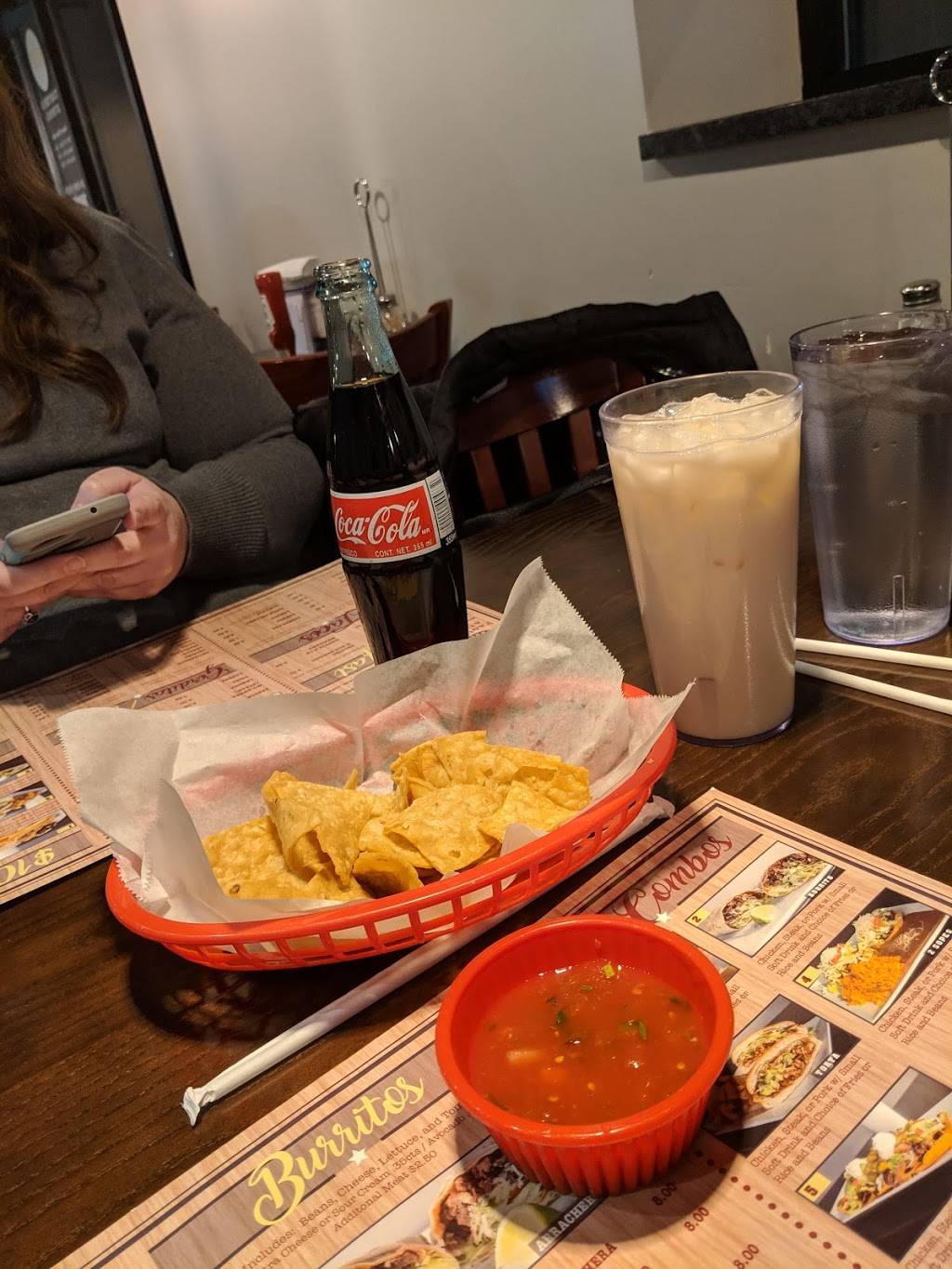 Taquería Aurora | restaurant | 645 N Elmwood Dr, Aurora, IL 60506, USA | 6302993036 OR +1 630-299-3036