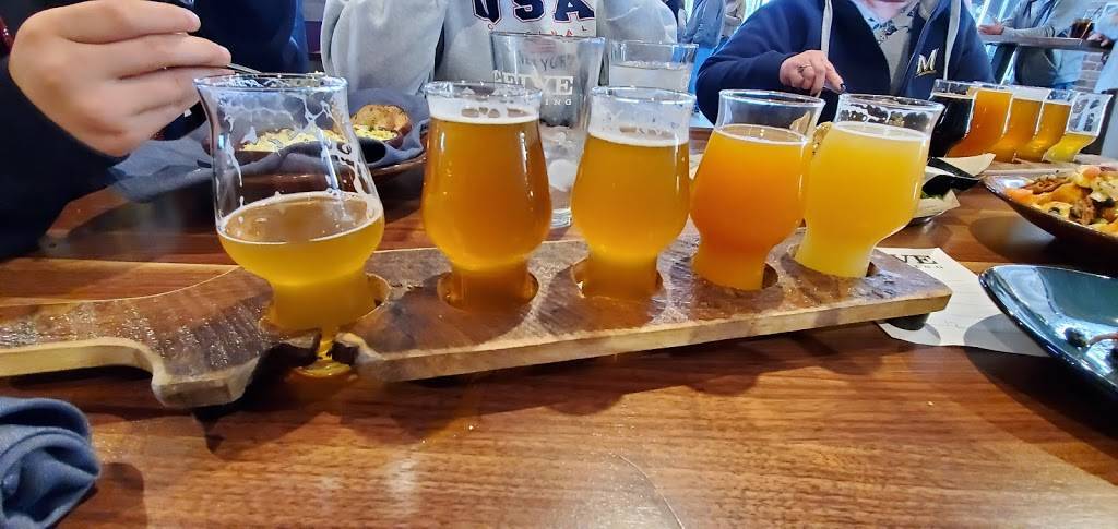 G5 Brewing Company | restaurant | 1895 Gateway Blvd, Beloit, WI 53511, USA | 6083687492 OR +1 608-368-7492