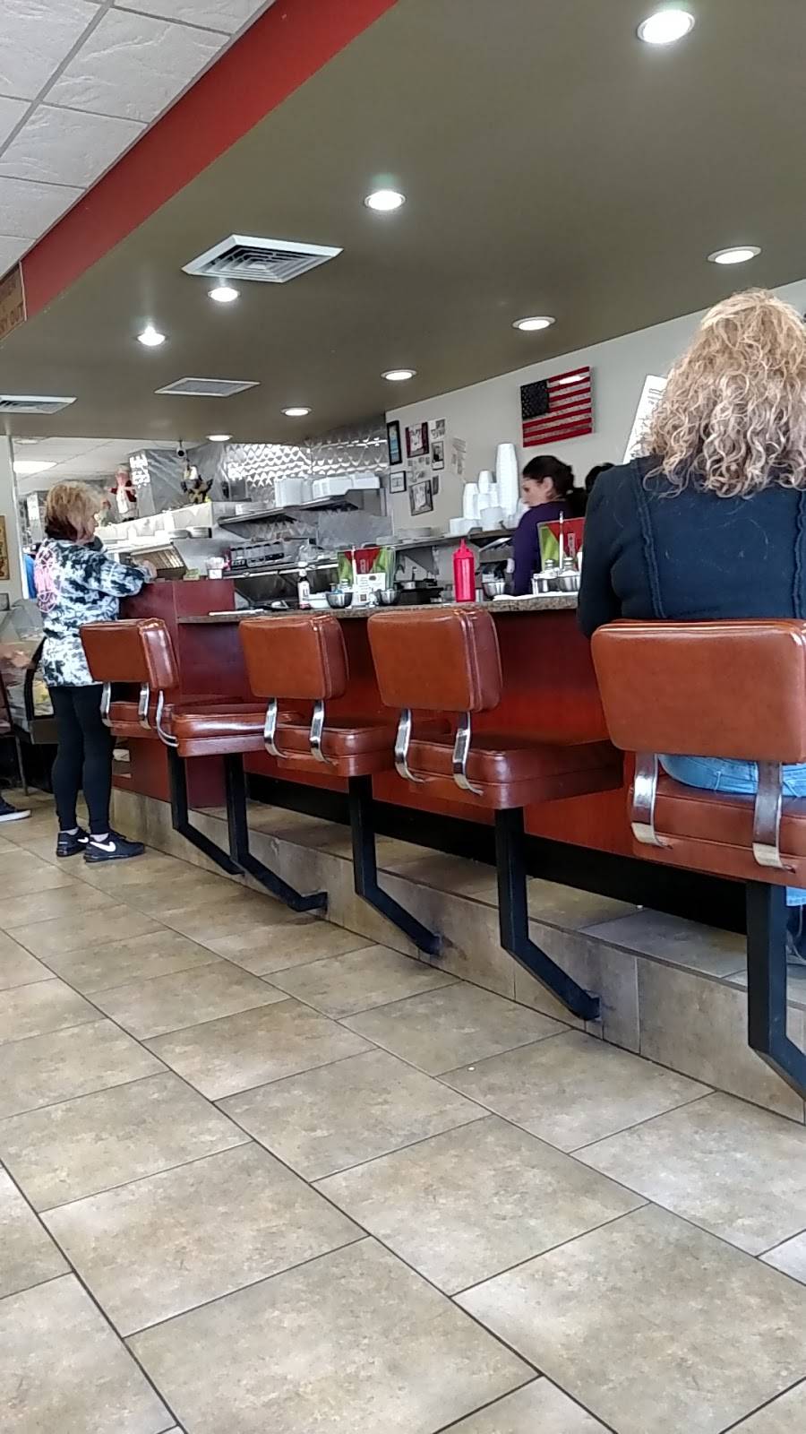 L Georges | restaurant | 1203 S Commerce Rd, Walled Lake, MI 48390, USA | 2489605700 OR +1 248-960-5700