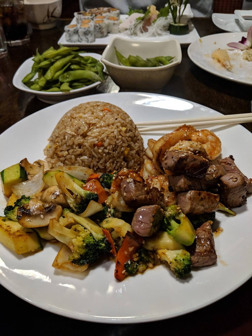 Sumo Sushi and Hibachi | cafe | 5302, 2936 N Broadway, Chicago, IL 60657, USA | 7734778510 OR +1 773-477-8510