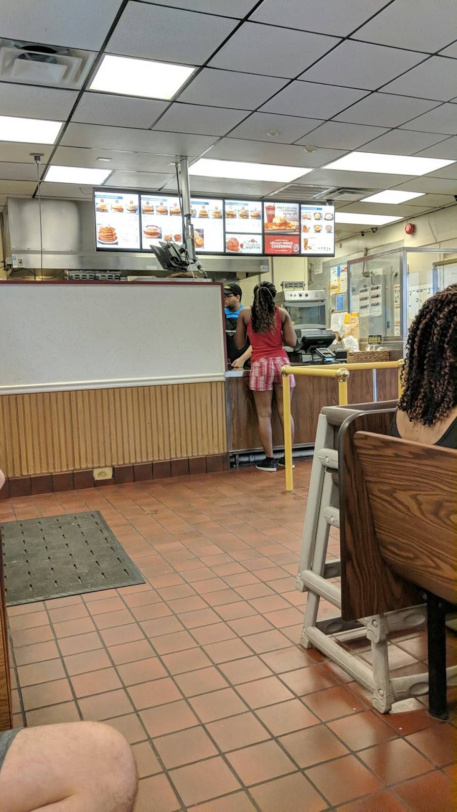 Biscuitville | cafe | 2145 Peters Creek Pkwy, Winston-Salem, NC 27103, USA | 3367235034 OR +1 336-723-5034